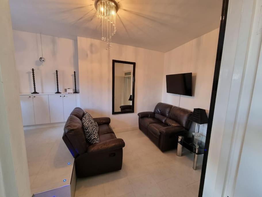 Beautiful Apartment In The Heart Of Rochester Рочестър Екстериор снимка