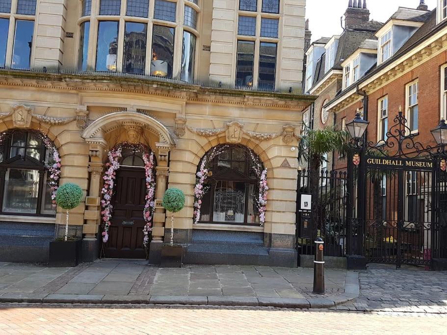 Beautiful Apartment In The Heart Of Rochester Рочестър Екстериор снимка
