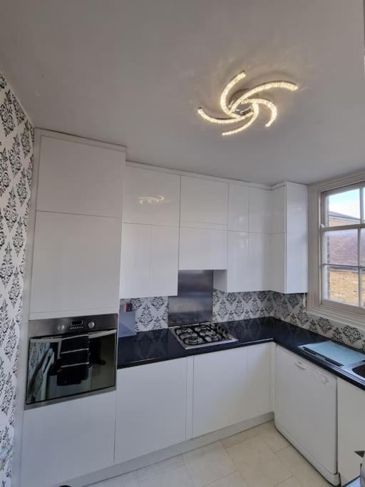 Beautiful Apartment In The Heart Of Rochester Рочестър Екстериор снимка